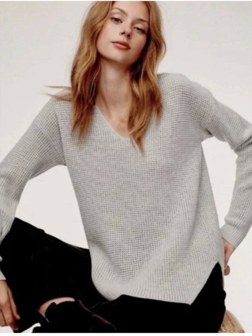 Aritzia Wilfred 100% Merino Wool V-Neck Sweater (size small)